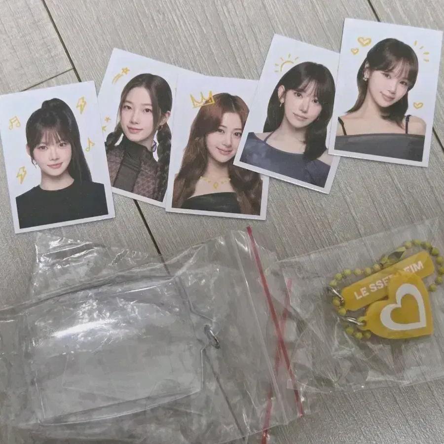 

Le Sserafim Mamstouch Id Photo Frame Keyring