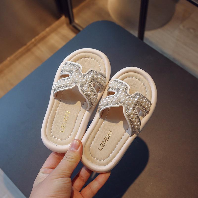 2026New Summer Girls' Slippers Fashionable Baby Slip-on Sandals with Soft Soles and Pearls