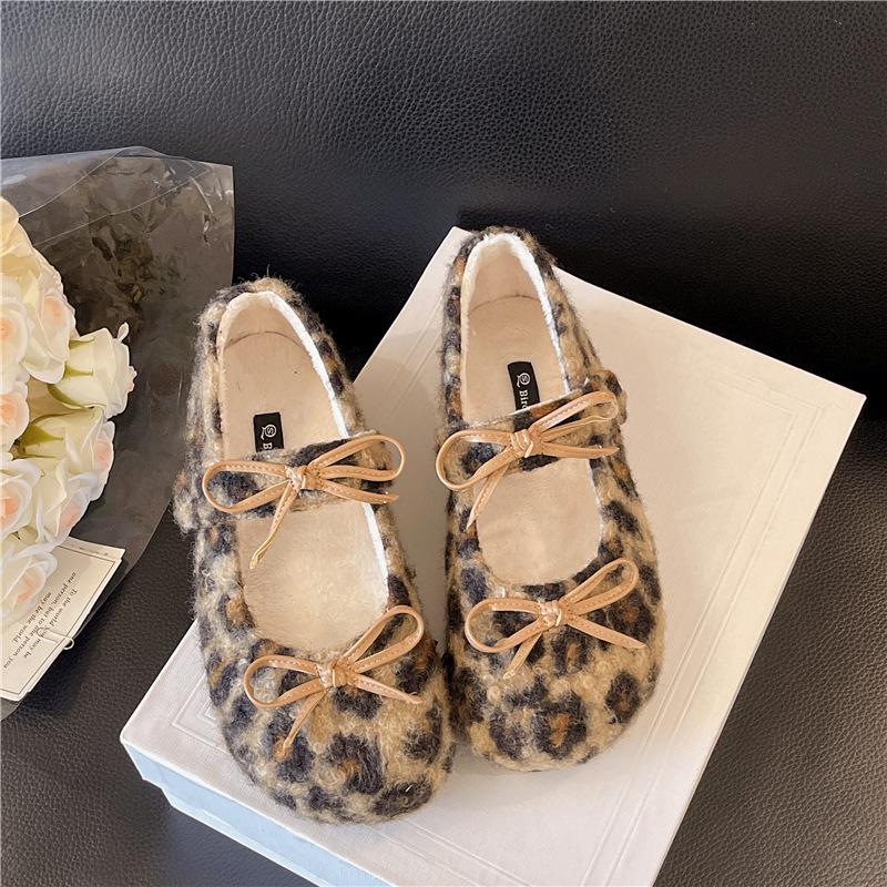 

2025 autumn and winter new round head bow velvet flat bottom warm women s cotton shoes fashion women s single shoes 40 цветной печати леопарда