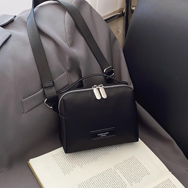 Small Bag Women's New Niche Lightweight Small Square Bag Fashionable Versatile Shoulder Messenger Bag