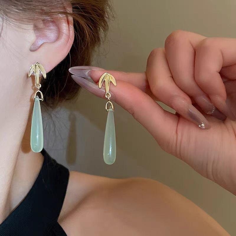 New Chinese style fresh bamboo leaf water drop pendant earrings women s simple retro elegant earrings cold temperament earrings зелёный