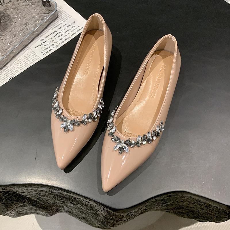 

Тип увеличение внутренней высоты 2025 весна и осень одинарная обувь темперамент заостренный стразы лакированная кожа увеличение внутренней высоты 40 телесный