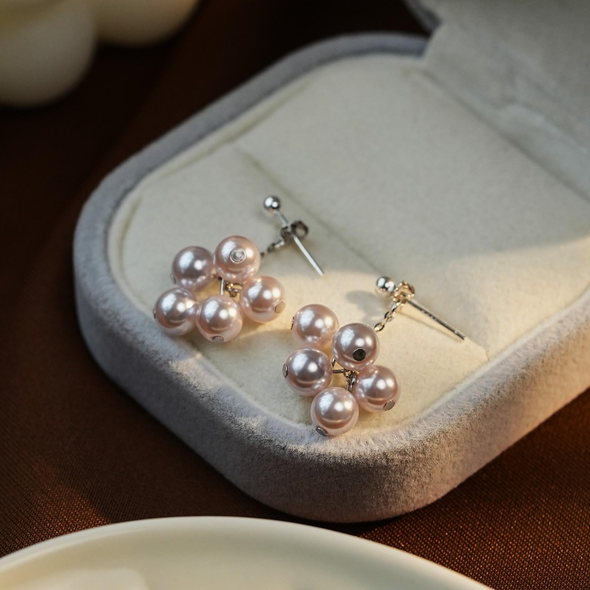 

Серьги-пусеты «Сердце из жемчуга класса люкс Серебряная игла » - Универсальный, модный придворный стиль