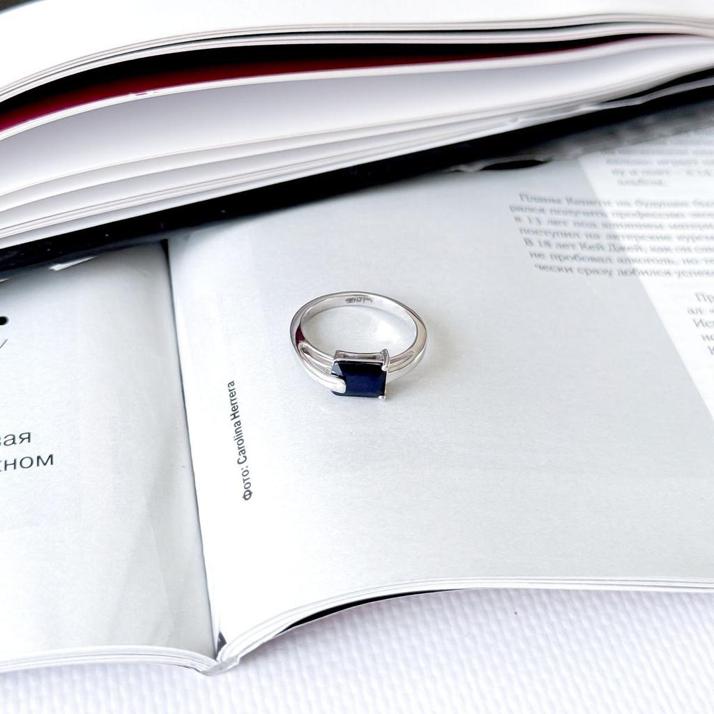 Silberring mit natürlichem Saphir 1,69 Karat, Gewicht des Schmuckstücks 2,57 g (2162759)