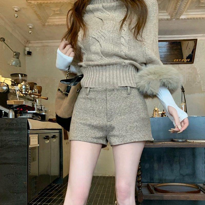 Women s High-Waisted Retro Khaki Wool Shorts - Winter Hip-Hugging, Straight-Leg, Petite A-Line Design Large