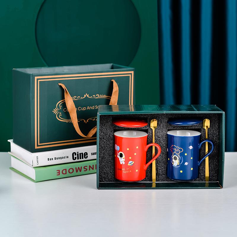 Set Căni pentru Cuplu Îndrăgostit de Ziua Îndrăgostiților Mug Ceramic de Ziua Îndrăgostiților Eveniment Bijuterii Aurii Cadouri de Deschidere