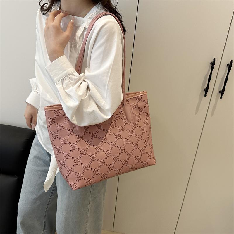 Popular retro large capacity new trend fashion handbag shoulder underarm bag commuter tote bag