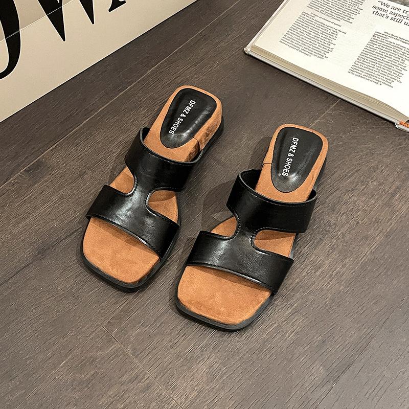 French simple temperament slope heel thick sole cover toe cool slippers women's summer wear 2025 new with skirt Roman sandals