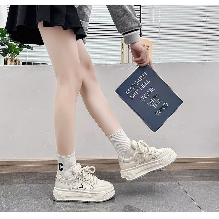 Hong Kong style versatile little white shoes women's high-end thick baseplate shoes 2025 autumn and winter new models German training comfortable cas
