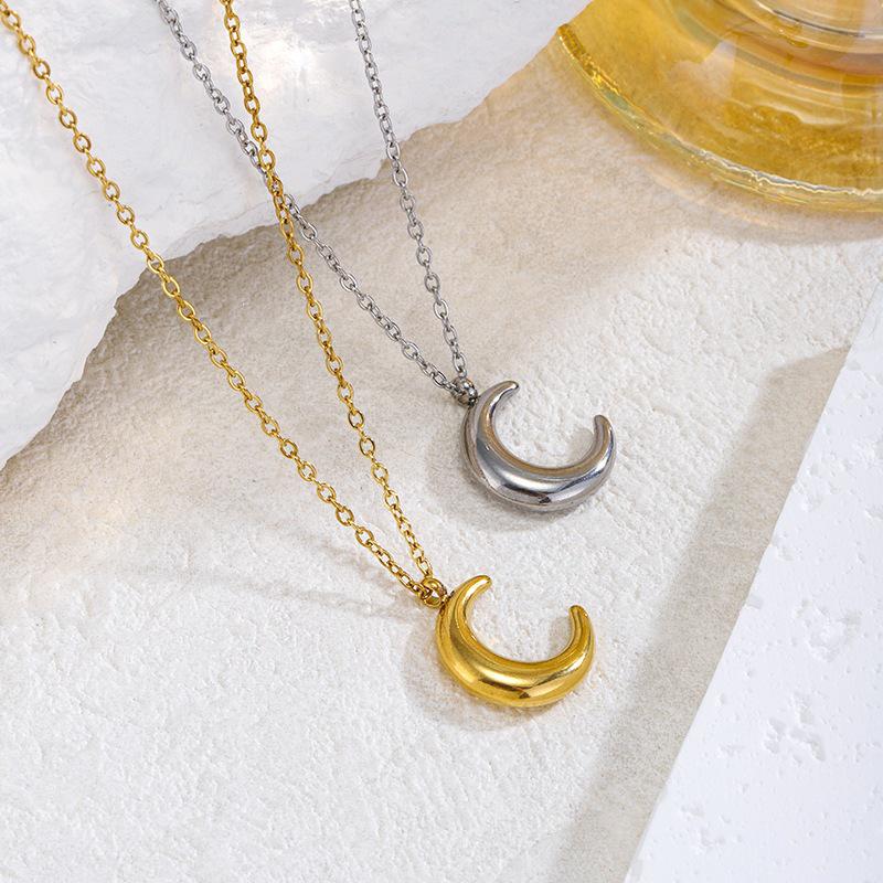 18K Gold Crescent Moon Necklace: Elegant 304 Stainless Steel, Non-fading Collarbone Chain for Women