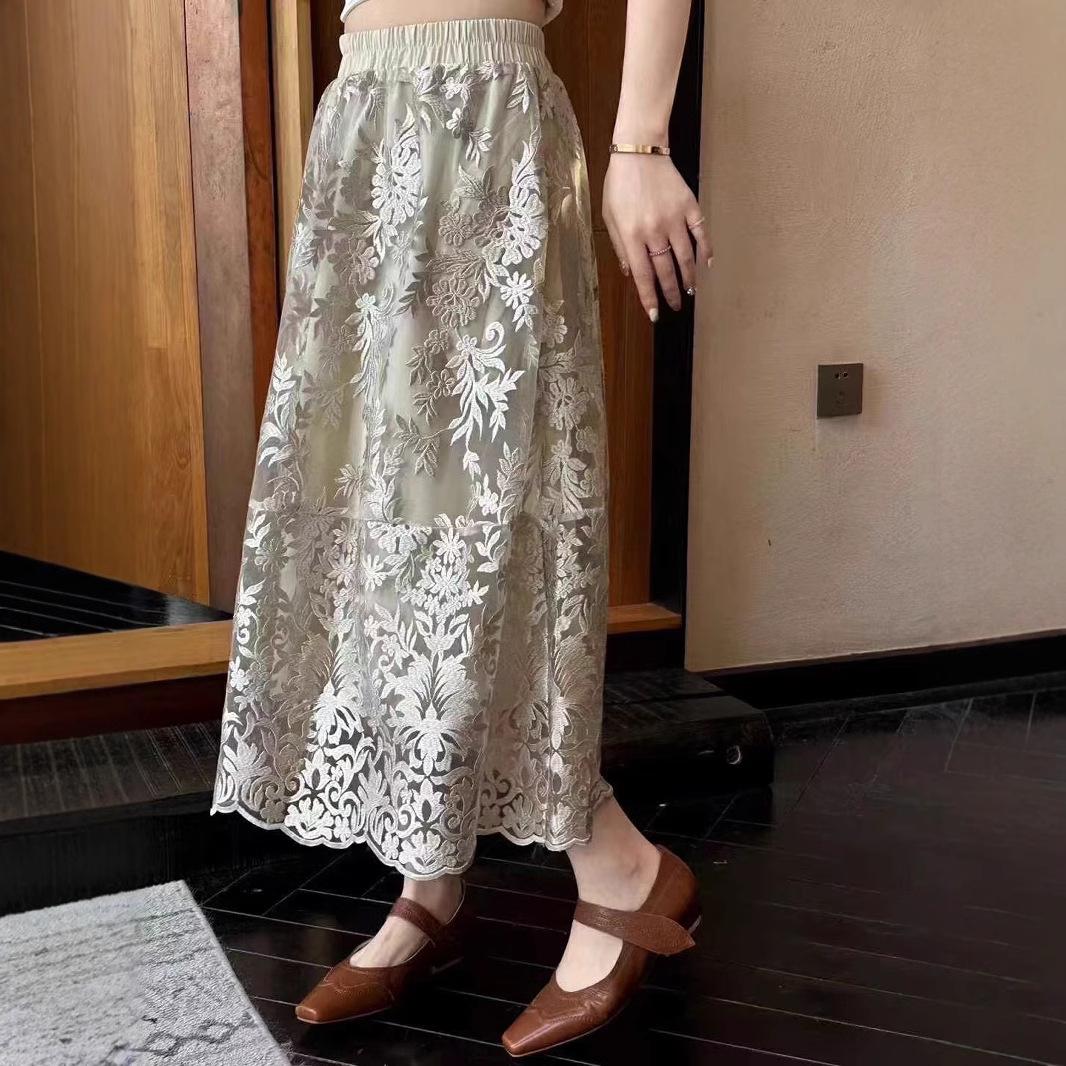 

Plus Size High-Waisted Lace Jacquard A-Line Skirt with Heavy Embroidery L