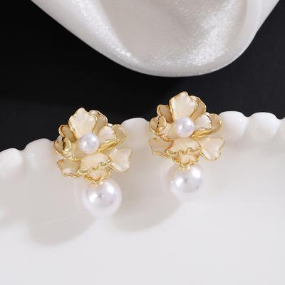 Vintage Earrings with Gentle and Retro Style, Decorated with Flowers