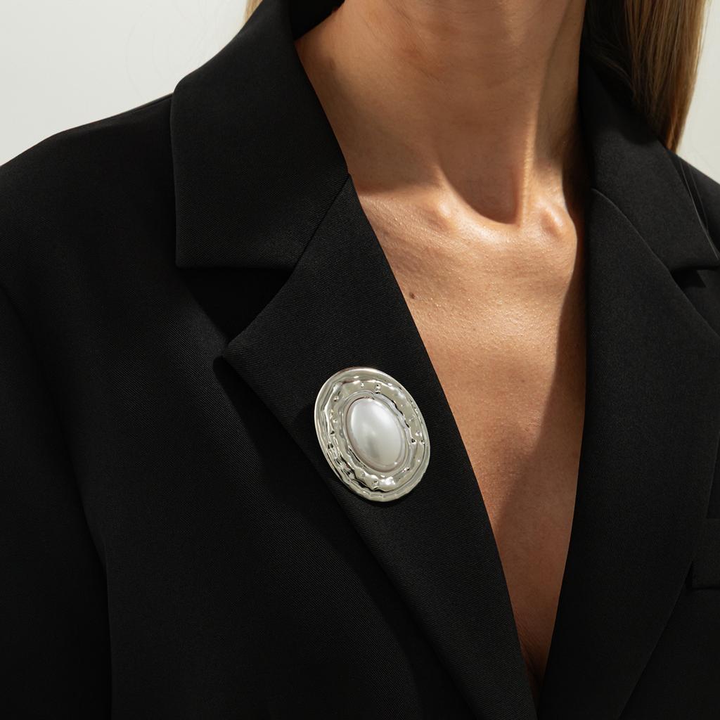 Zveličená nepravidelná kovová plisovaná brož, Módní ozdoba na klopu obleku