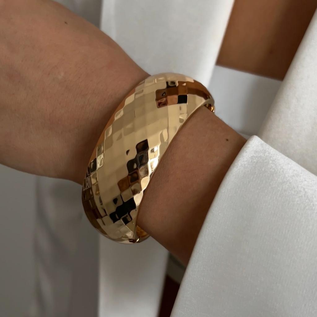 Ingemark Punk Vintage Unregelmäßige Metallarmreifen für Damen Mode Statement Goldfarbe Frühjahrsarmbänder Paar Herren Schmuck Geschenk
