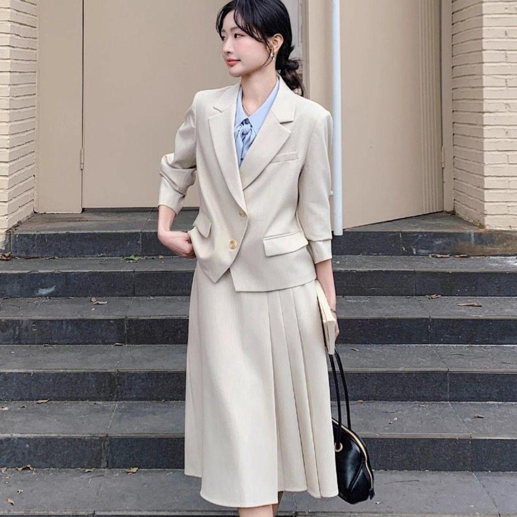 Korean-Style Elegant Women's Beige Blazer & A-Line Skirt Set for Early Spring 2026