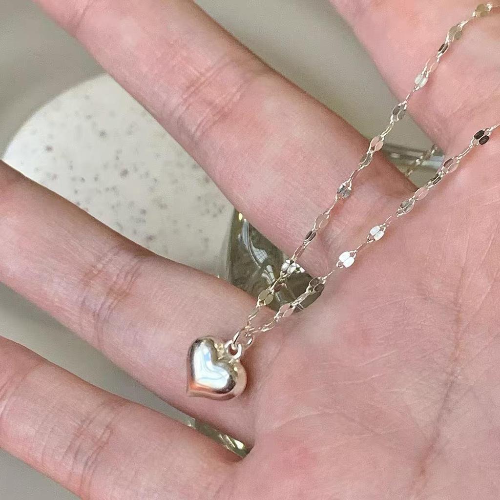 European & American Heart Pendant Necklace - Women's Niche, High-End Clavicle Chain with Personality Lips Design