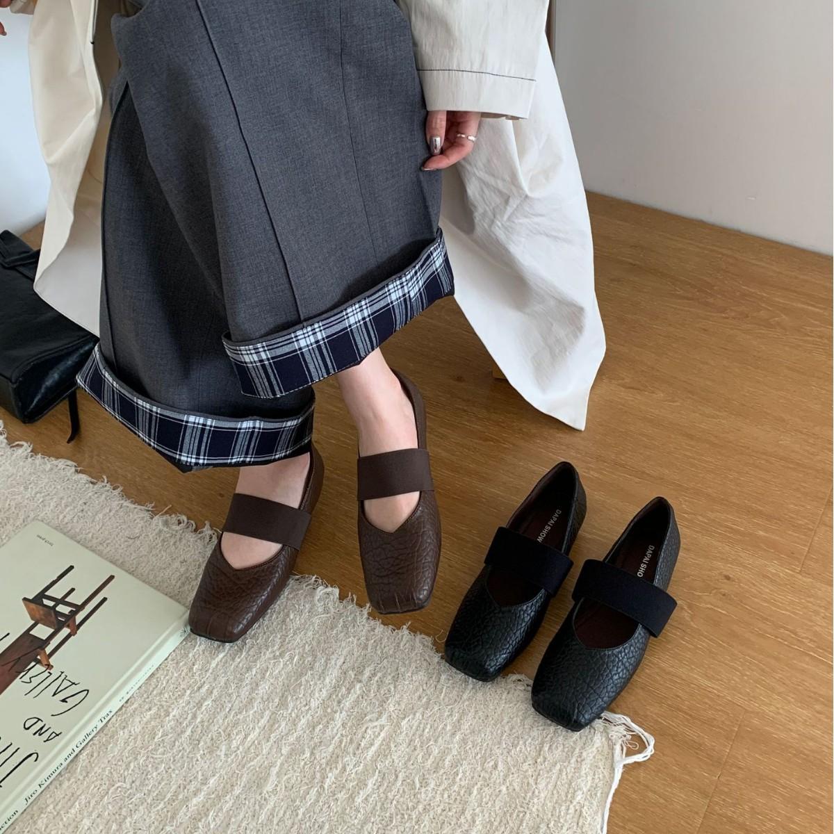 

2025 new European and American small square head elastic one-word belt shallow mouth flat bottom versatile niche women s single shoes 39 кавовий