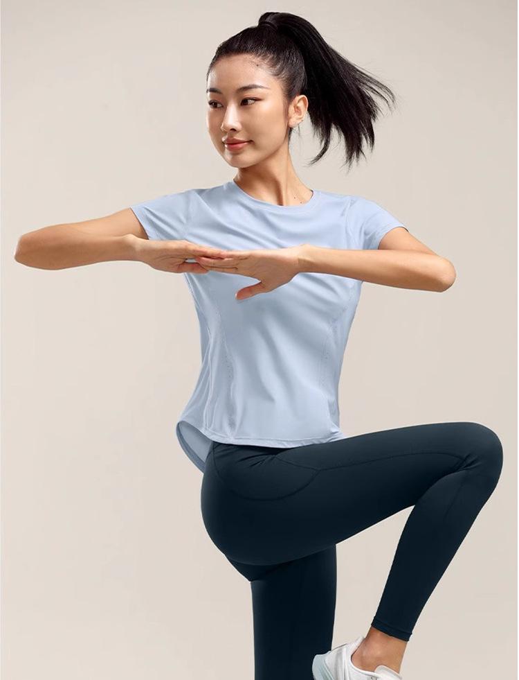 Women's Quick-Dry Fitness T-Shirt: Breathable, Slimming, Short-Sleeve Yoga & Running Wear