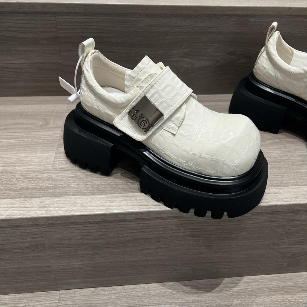 British Trendy Cool Square Head Small Leather Shoes for Women's 2025 Autumn New Models, Jue Jue Zi Thick-soled Heightening Metal Buckle Loafers