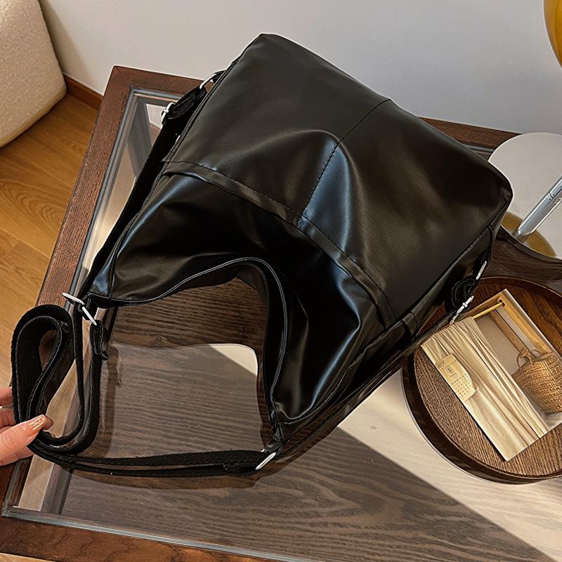 Summer retro large-capacity bag women's new popular versatile messenger bag fashionable shoulder tote bag