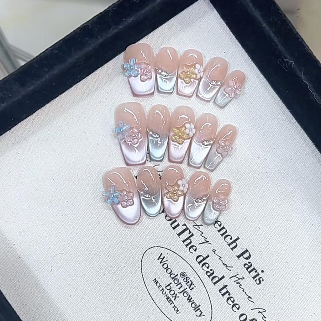 Hand-woven Armor Crystal Small Cat Eyes Sweet Little Fresh Flash Multi-color Flower Nail Art Patch