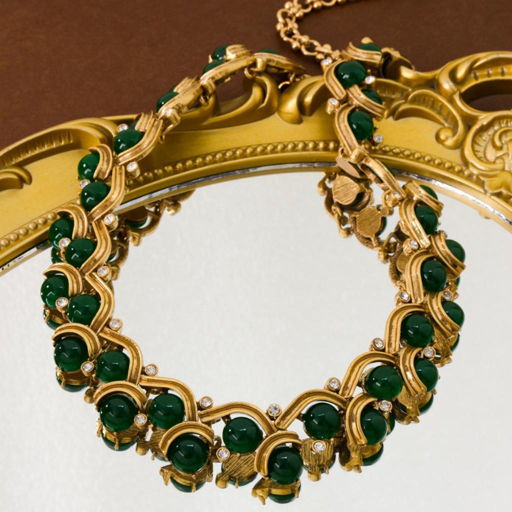 Medieval Vintage Elegant Vintage Emerald Necklace Court Pendant Wave Set With Diamonds Green Gemstone