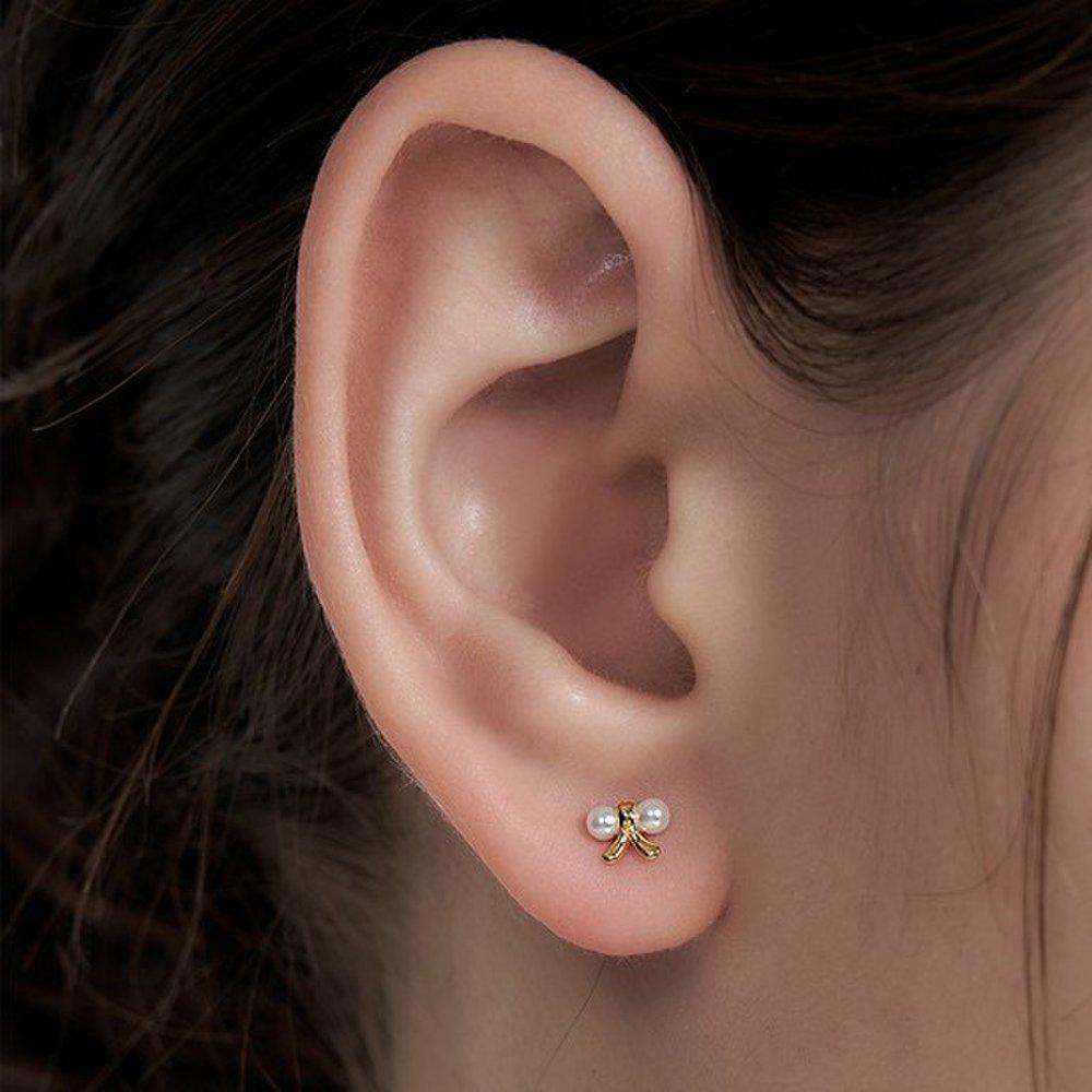 [Worn by Taeyeon and Jo Hye-ju] [Sv925] Sweet Mini Ribbon Earrings