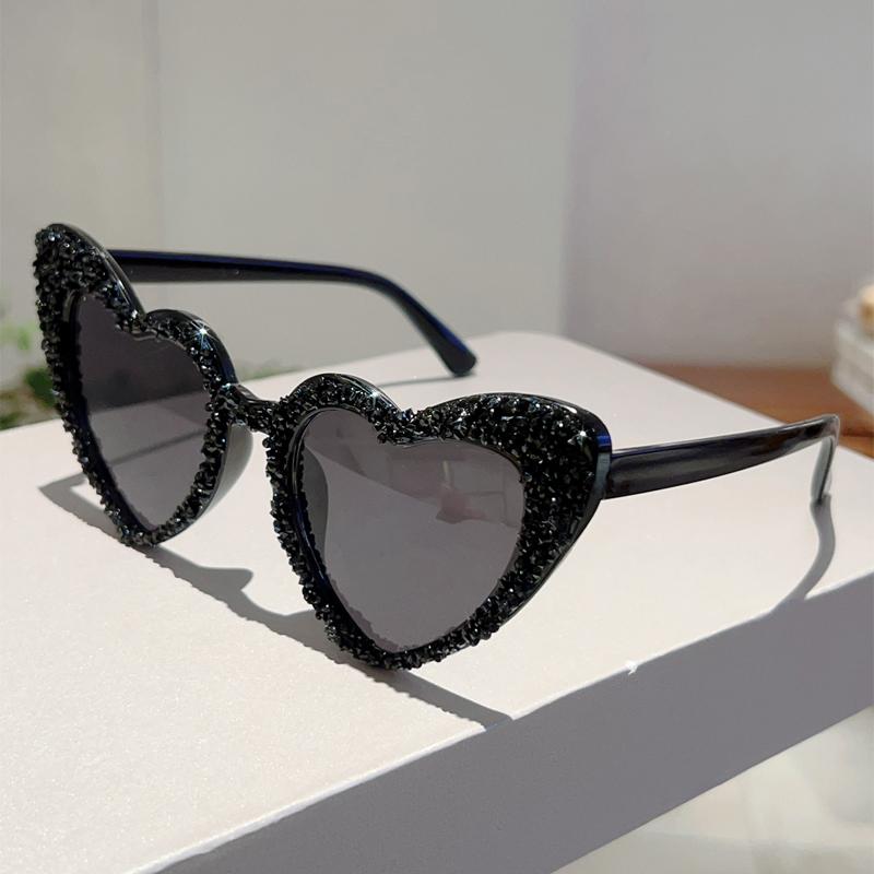 Vintage Heart Shaped Sunglasses with Rhinestones Women New Original Sweet Sun Glasses Trendy Brand Decorative Shades