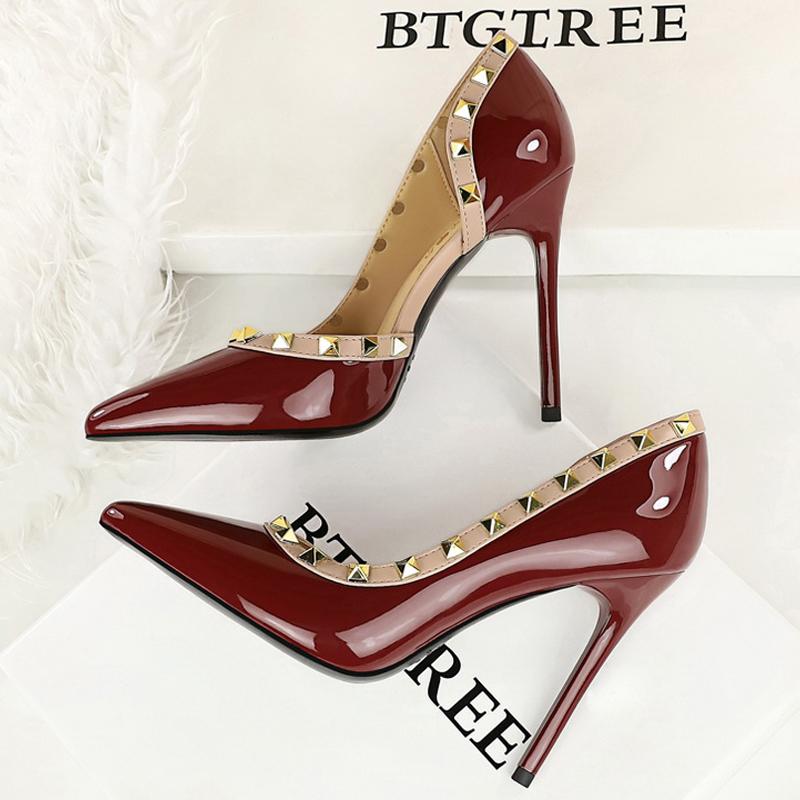 

Fashion 2025 Shoes Rivet Design Women Pumps Patent leather High Heels 10.5 CM Stiletto Sexy party Shoes Women Heels Large size 43 34