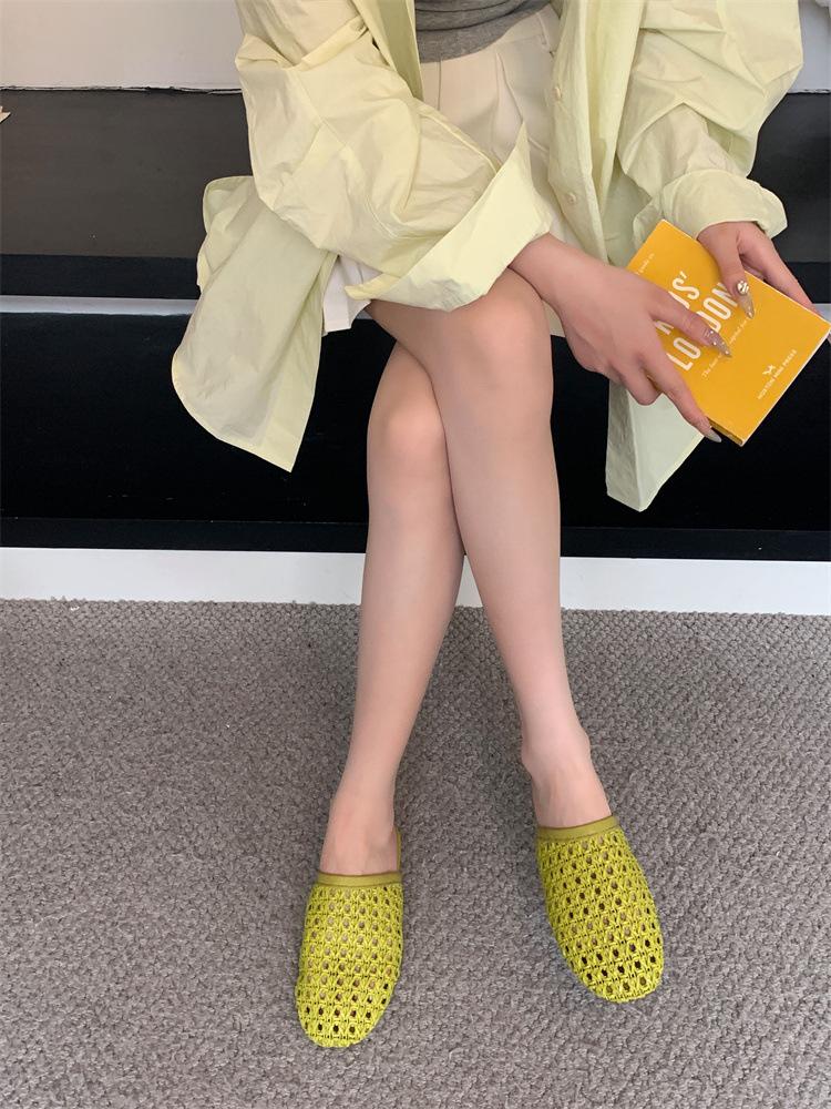 Fashion outer wear French hollow breathable woven bag head slippers women's 2025 summer new flat bottom with skirt sandals