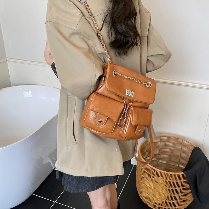 Niche design backpack female fashion leisure student class schoolbag chain bucket bag high value travel backpack
