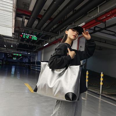Große Kapazität PU-Tragetasche Damen Vielseitig Tragbar Nische Achselhöhle Schultertasche Mode Tasche Ausgehen Umhängetasche
