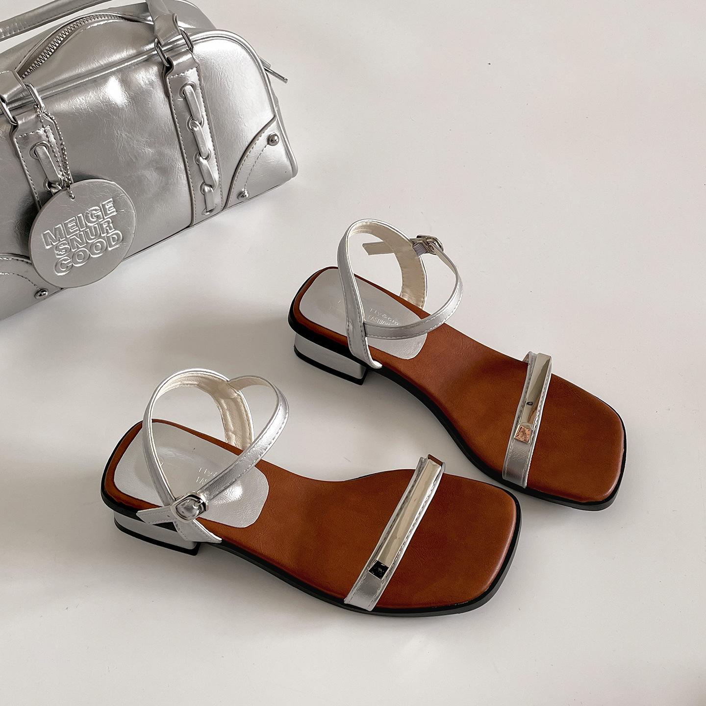 

Темпераментный офисный взрыв серебристый ретро слово толстый каблук сандалии женские 2025 новый летний носить высококлассные сандалии 40 серебряный