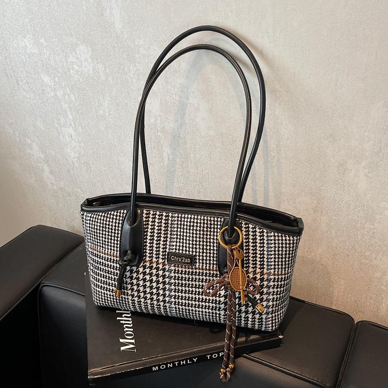 

Leisure commuting large-capacity bag women s new autumn and winter versatile shoulder underarm bag portable tote bag