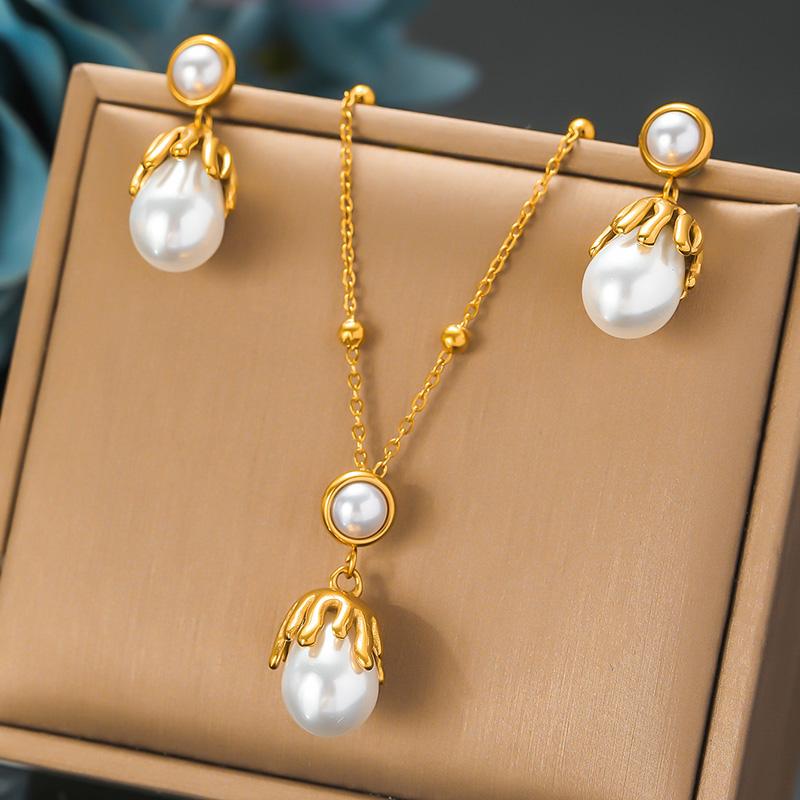 

Комплект ожерелья и серег из нержавеющей стали с круглым ретро-подвеской из неправильного жемчуга для женщин и девушек, новые невыцветающие украшения