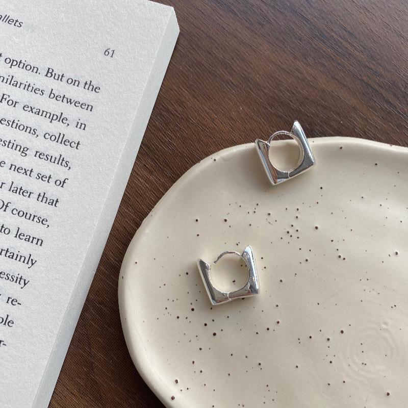 Su Chuang S925 Sterling Silver Square Ear Cuff: Women's Elegant Light Luxury Minimalist Earrings