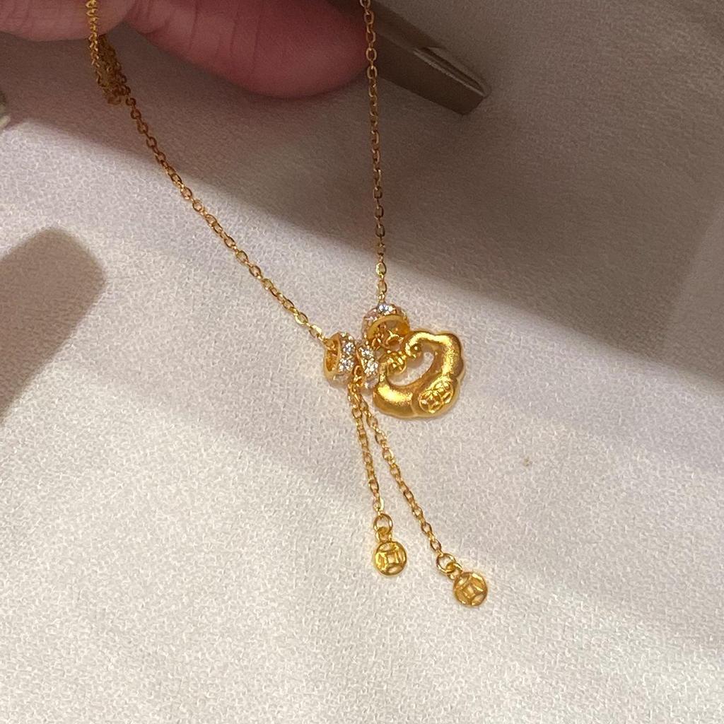 Auspicious Clouds Lock Necklace: Exquisite Gold-Tasseled Clavicle Chain for Women