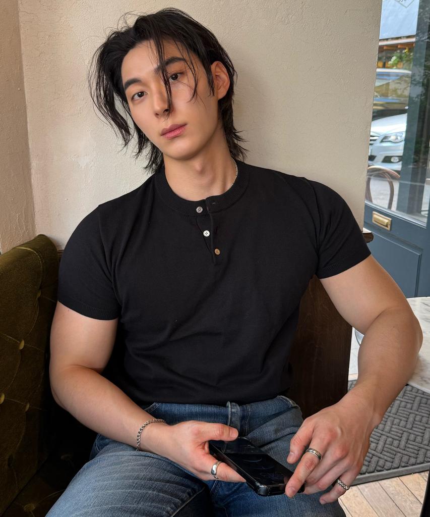 LEIRE Muscle Fit Henley Neck Short Sleeve Knit [Black]