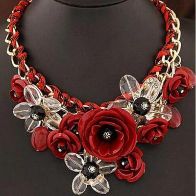 Avrupa ve Amerikan Modası Kolye: Büyük ve Küçük Çiçek Kolye Uçlu Pamuk İp, Kısa İddialı Köprücük Kemiği Tasarımı.