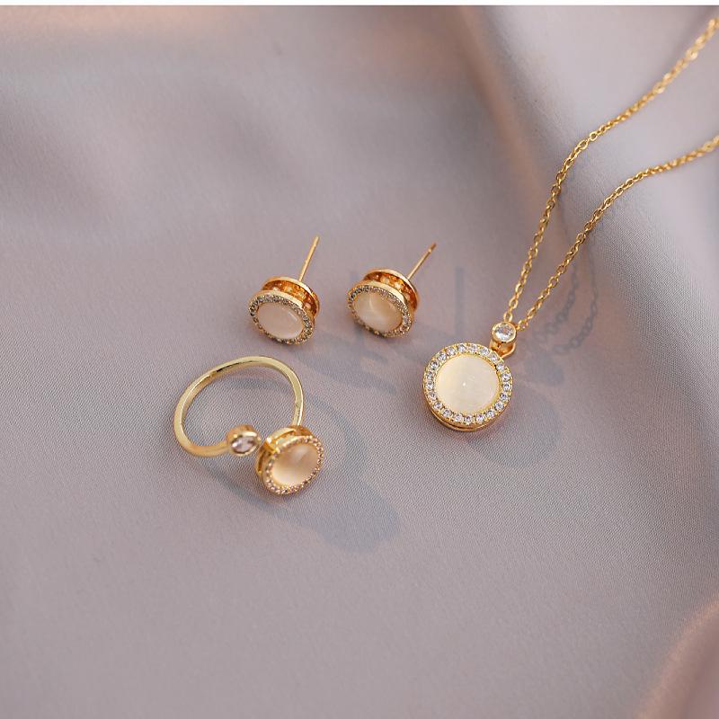Korean Fashion Cat's Eye Necklace with Rotating Pendant for Women - Micro-Inlaid Zircon, 360° Design, TikTok Favorite.