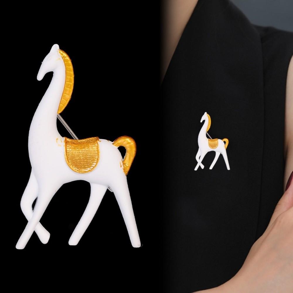 Elegant Horse Brooches Creative Pony Badge Pin Fashion Zodiac Horse Pins  Men Suit Accessories
