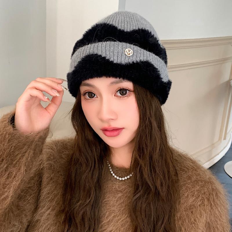 Autumn and winter hats women's trendy and versatile fashion plush wool hats winter cycling warm contrasting knitted hats