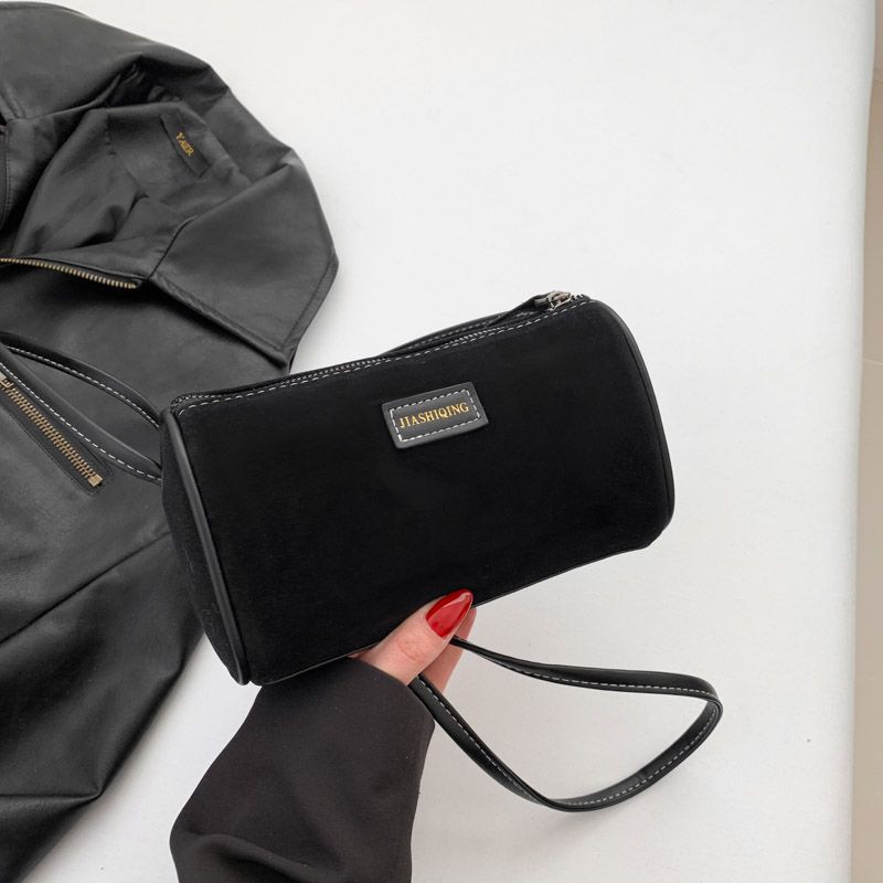 

This year s popular cylindrical bag women s 2025 new fashion versatile shoulder bag casual messenger bag pillow women s bag