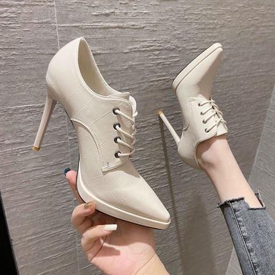 Mode Wasserdicht Herbst 2024 Neuer Stil Einzelner Schuh Spitzschuh Hoher Absatz Gummi Obermaterial Modischer Feiner Absatz Damenschuh Schwarz
