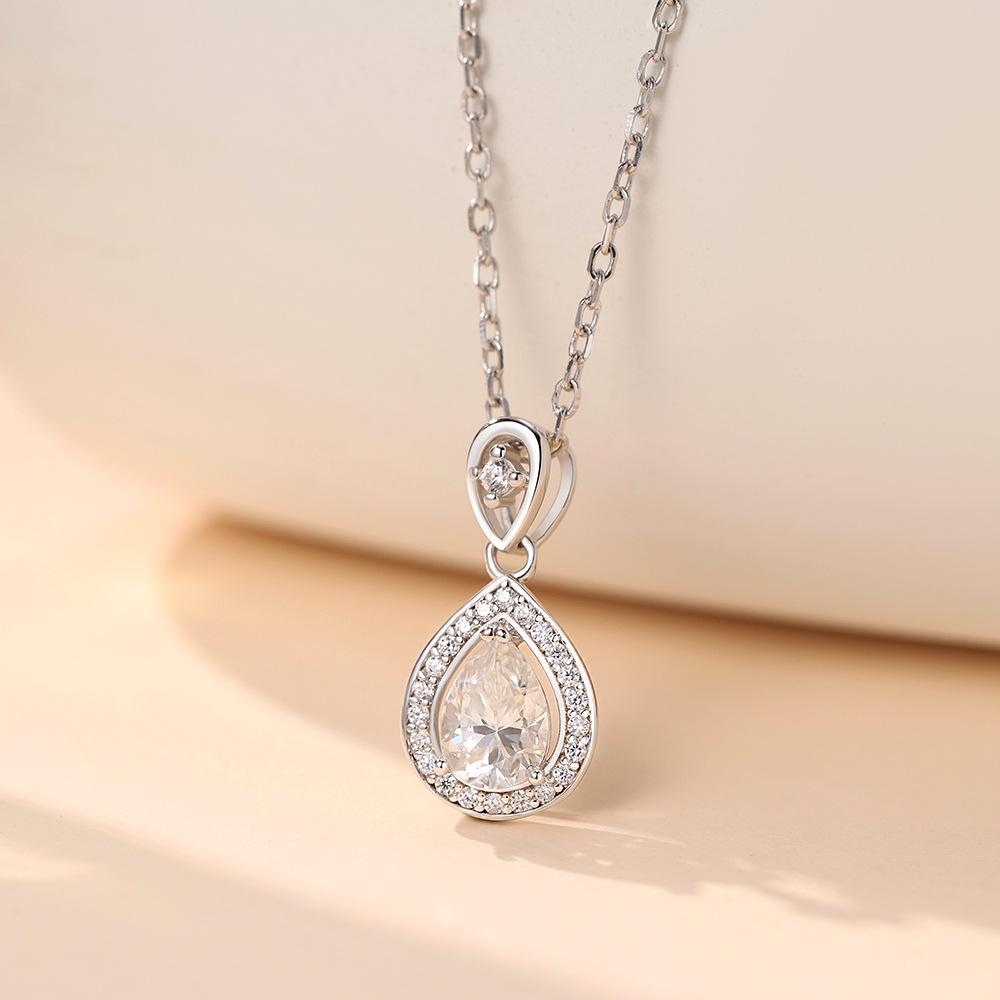 Versatile Moissanite 0.8 Carat Teardrop Necklace, 5x7mm Clavicle Chain, S925 Sterling Silver with 18K Gold Plating