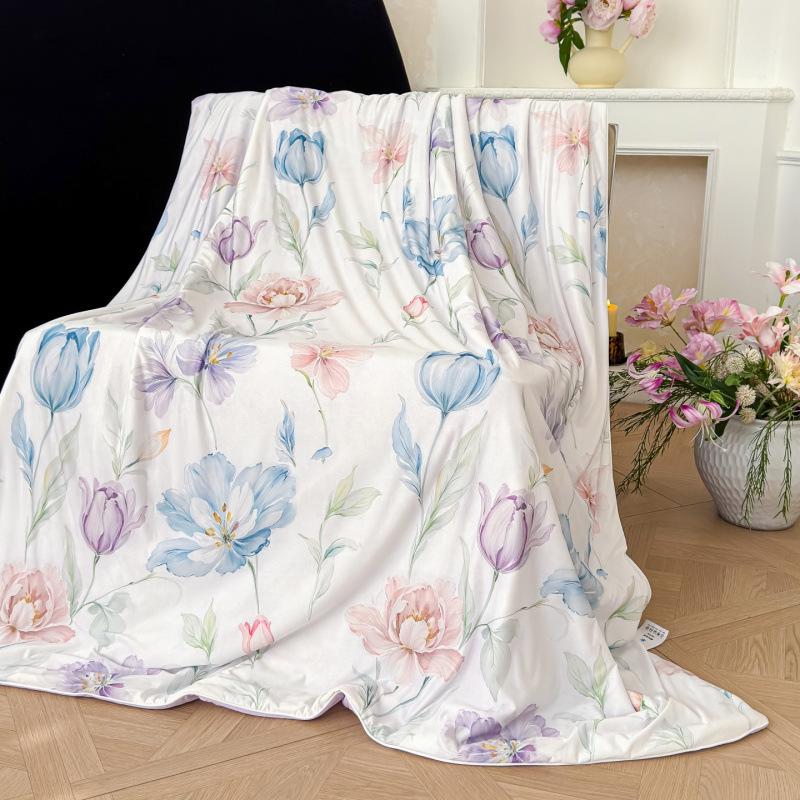 Summer Silk Quilt: Digital Print Floral Air Conditioning Comforter