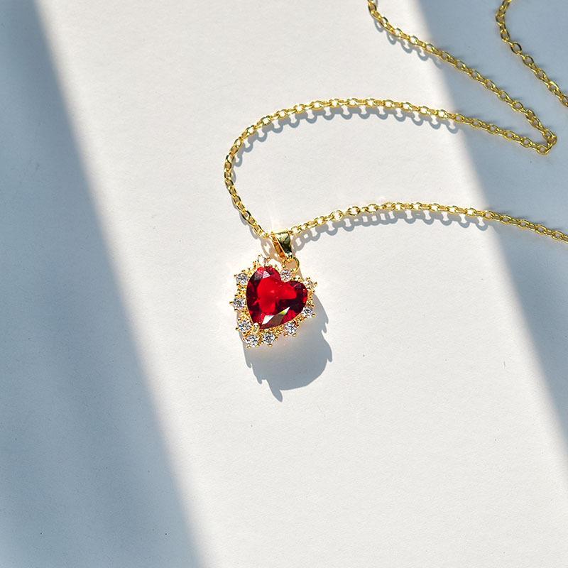 Titanium Steel Necklace Light Luxury Design High-Grade Red Zircon Peach Heart Simple And Versatile Model