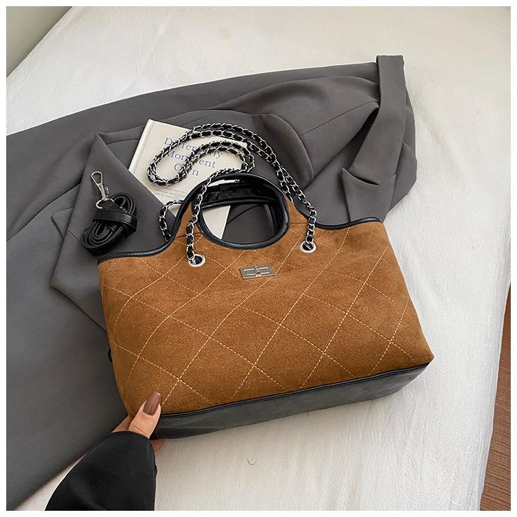 

Fashion diamond portable big bag women s 2025 new high-end large-capacity shoulder bag casual retro commuter bag коричневый