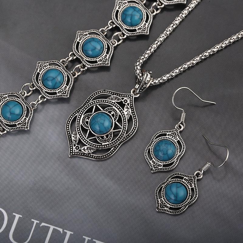 

Women s Three-Piece Jewelry Set: Electroplated Alloy Necklace & Earrings