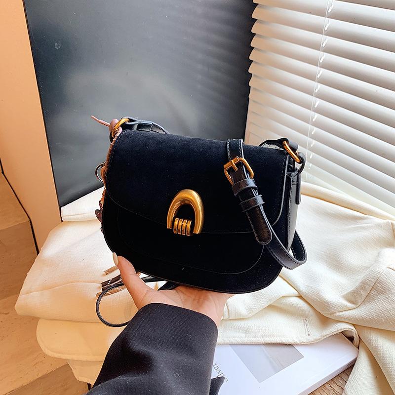 

Французская нишевая сумка женская 2025 новая высококлассная зарубежная на плечо сумка-мессенджер Интернет-знаменитость взрыв супер горячая сумка-седло чёрный